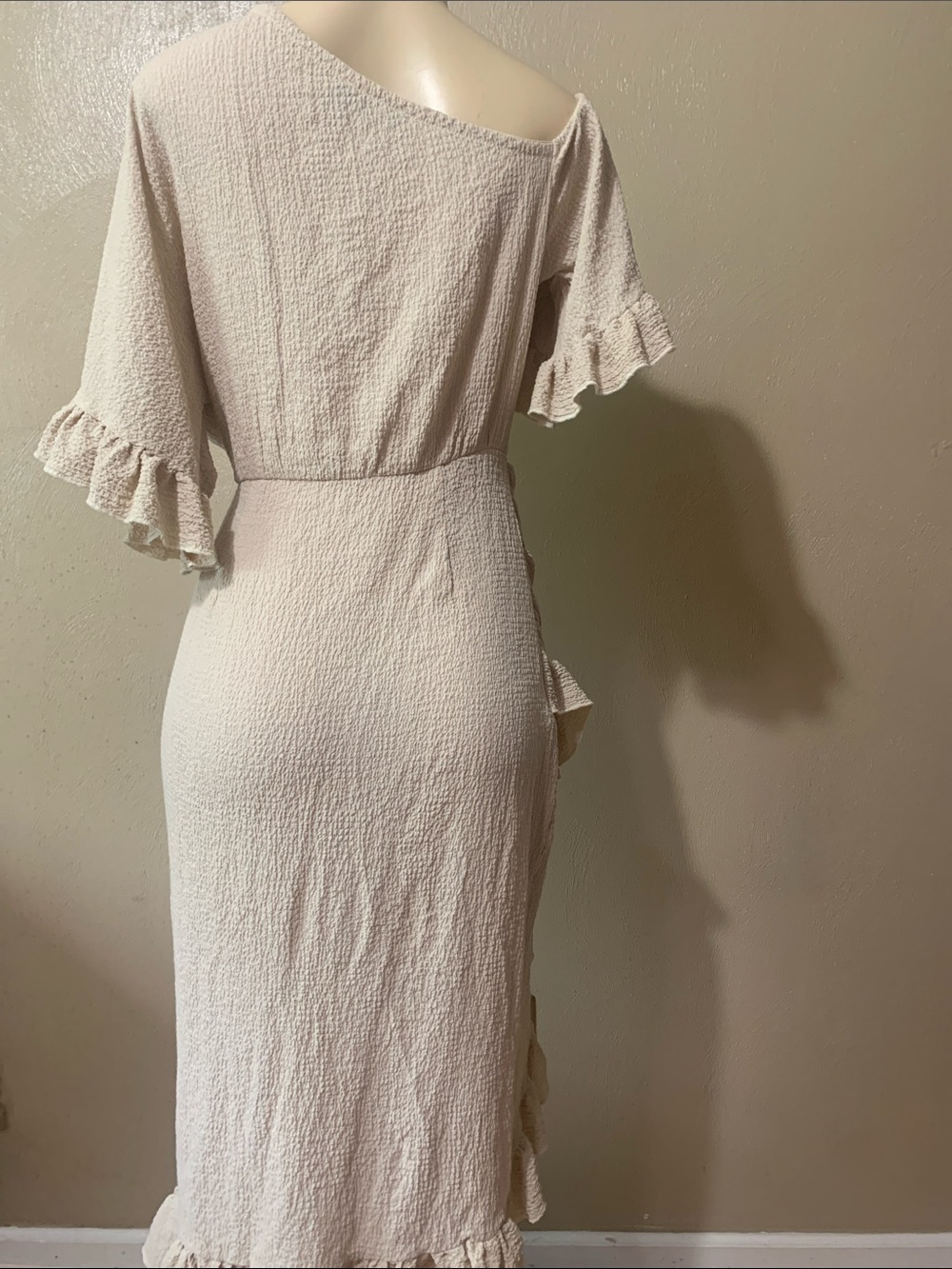 PrettyLittleThing size 6 Cream One-Shoulder Ruffle Asymmetrical Dress - Picture 2 of 5